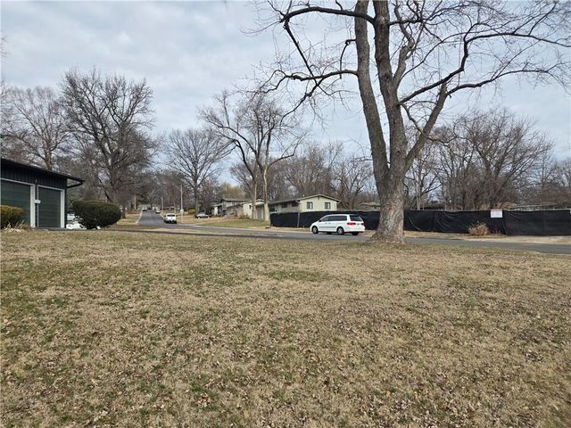 8014 Falmouth Street, Prairie Village, KS 66208