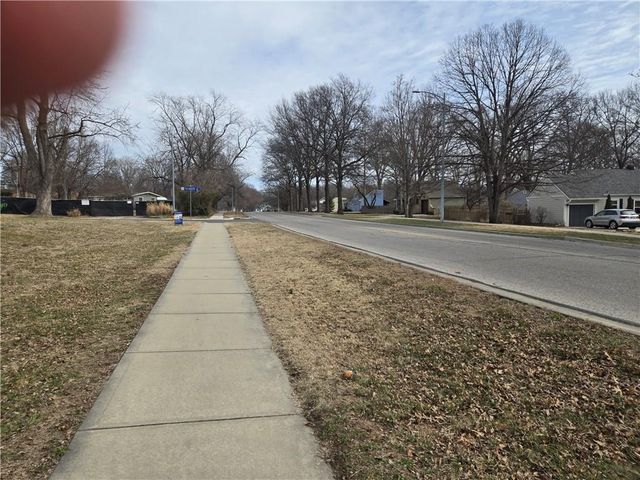 8014 Falmouth Street, Prairie Village, KS 66208