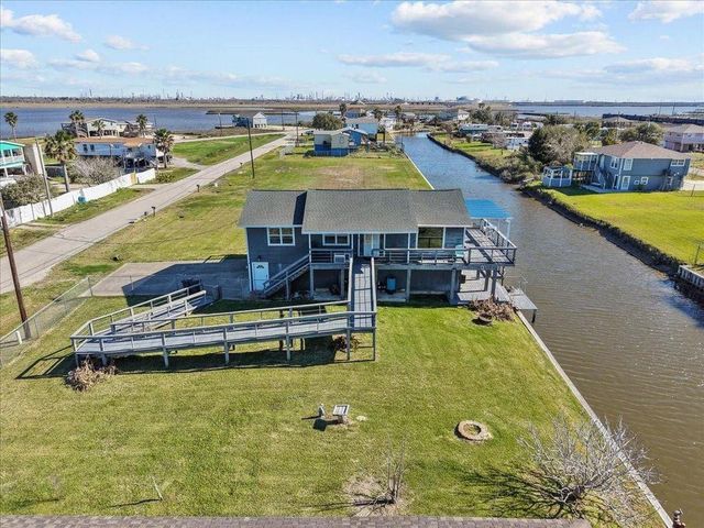 6931 W Holiday Street, Hitchcock, TX 77563
