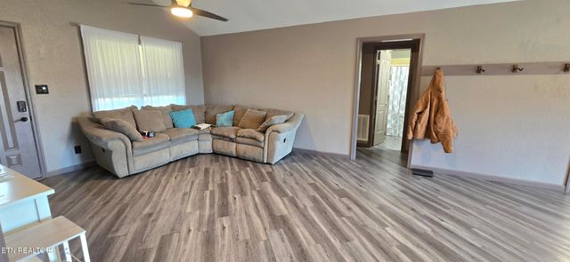 121 Willow Creek Road, Wartburg, TN 37887