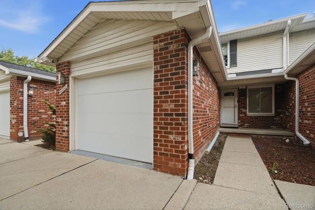 16842 Edloytom Way, Clinton Charter Township, MI 48038