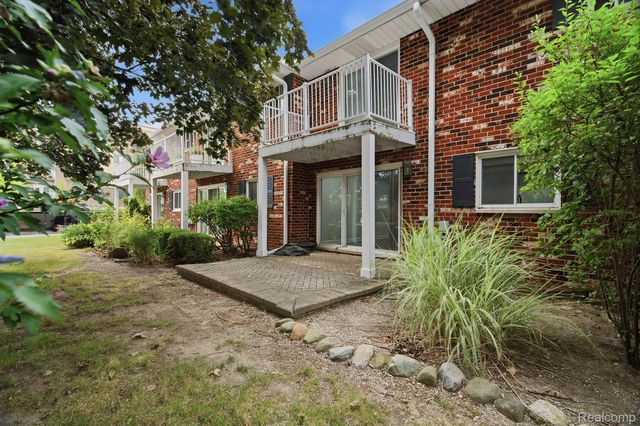 16842 Edloytom Way, Clinton Charter Township, MI 48038