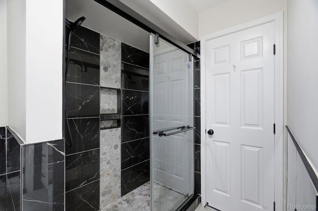 16842 Edloytom Way, Clinton Charter Township, MI 48038