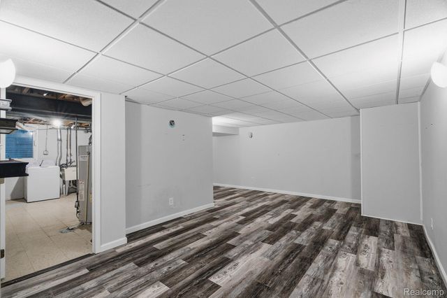 16842 Edloytom Way, Clinton Charter Township, MI 48038