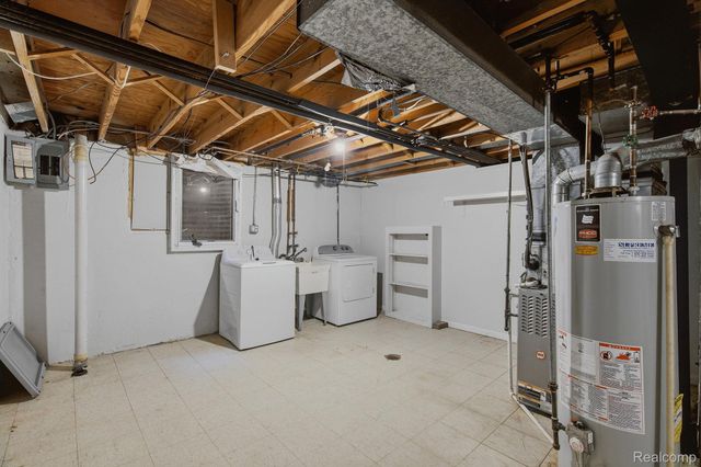16842 Edloytom Way, Clinton Charter Township, MI 48038
