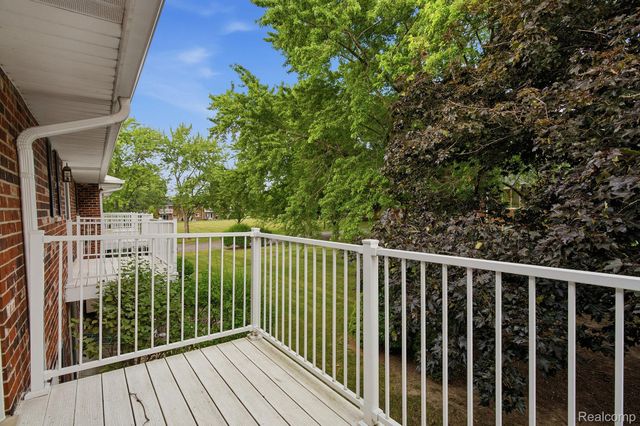 16842 Edloytom Way, Clinton Charter Township, MI 48038