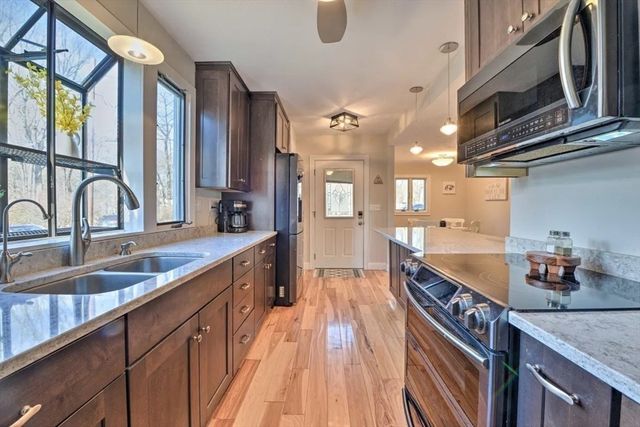 28 Fuller Ave, Lancaster, MA 01523