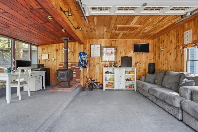 28 Fuller Ave, Lancaster, MA 01523