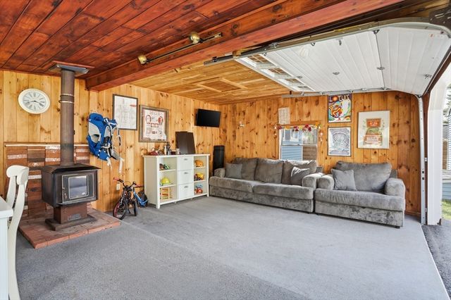 28 Fuller Ave, Lancaster, MA 01523