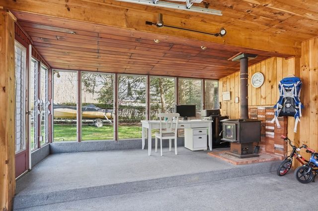 28 Fuller Ave, Lancaster, MA 01523