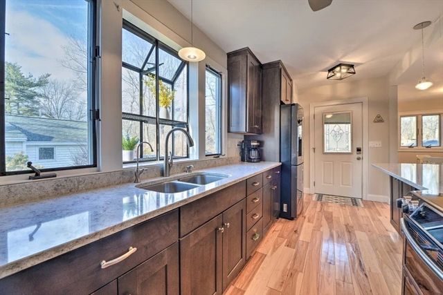 28 Fuller Ave, Lancaster, MA 01523