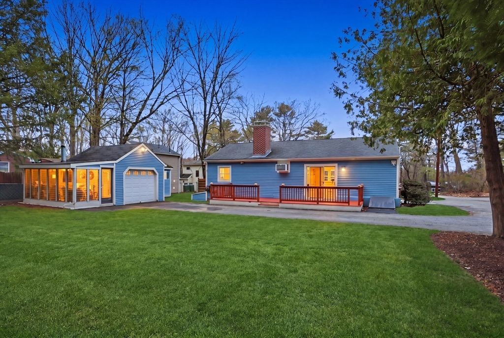 28 Fuller Ave, Lancaster, MA 01523