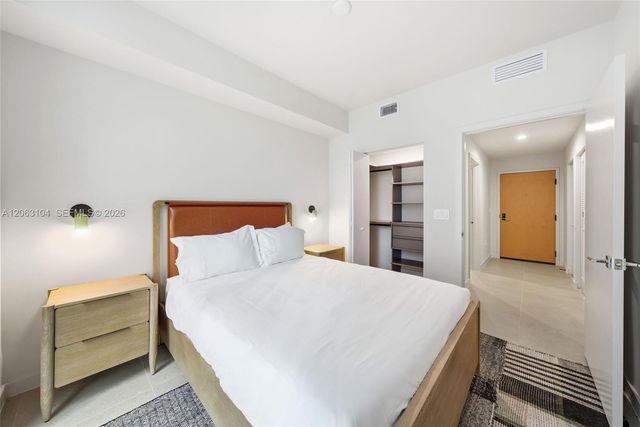 11 NE 6 Street 709, Miami, FL 33132
