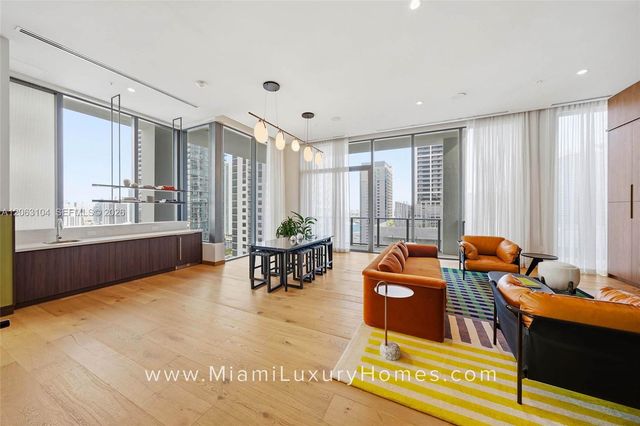11 NE 6 Street 709, Miami, FL 33132