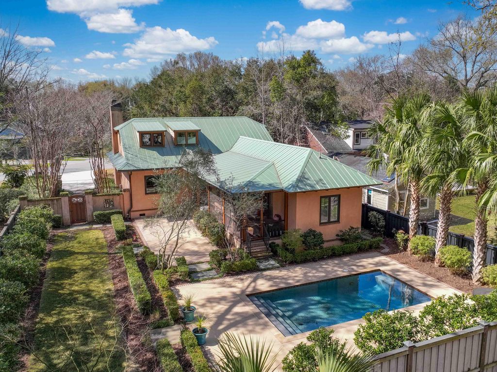 Image 1 of property listing at 6 Rosedale Drive, Charleston, SC 29407