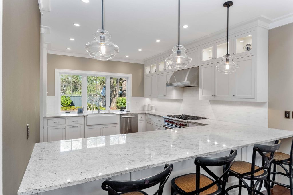 Image 11 of property listing at 6 Rosedale Drive, Charleston, SC 29407