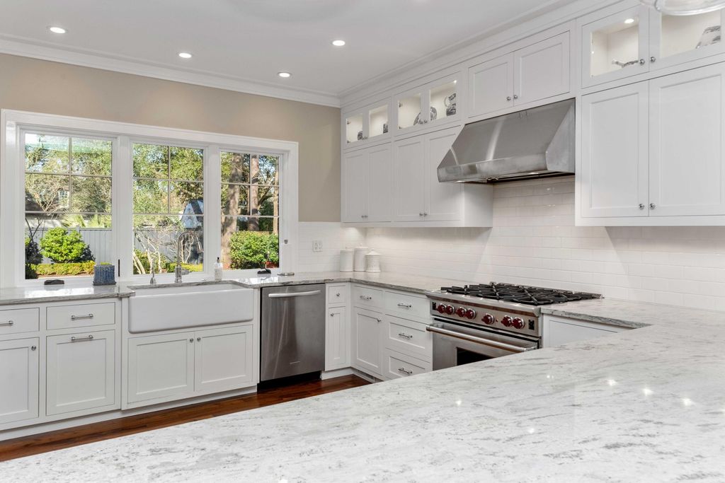 Image 12 of property listing at 6 Rosedale Drive, Charleston, SC 29407