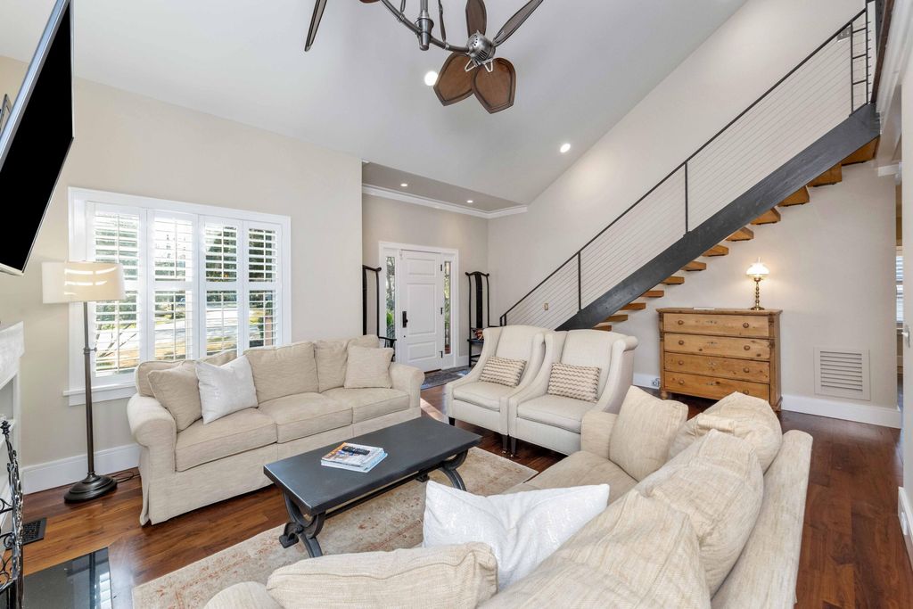 Image 15 of property listing at 6 Rosedale Drive, Charleston, SC 29407