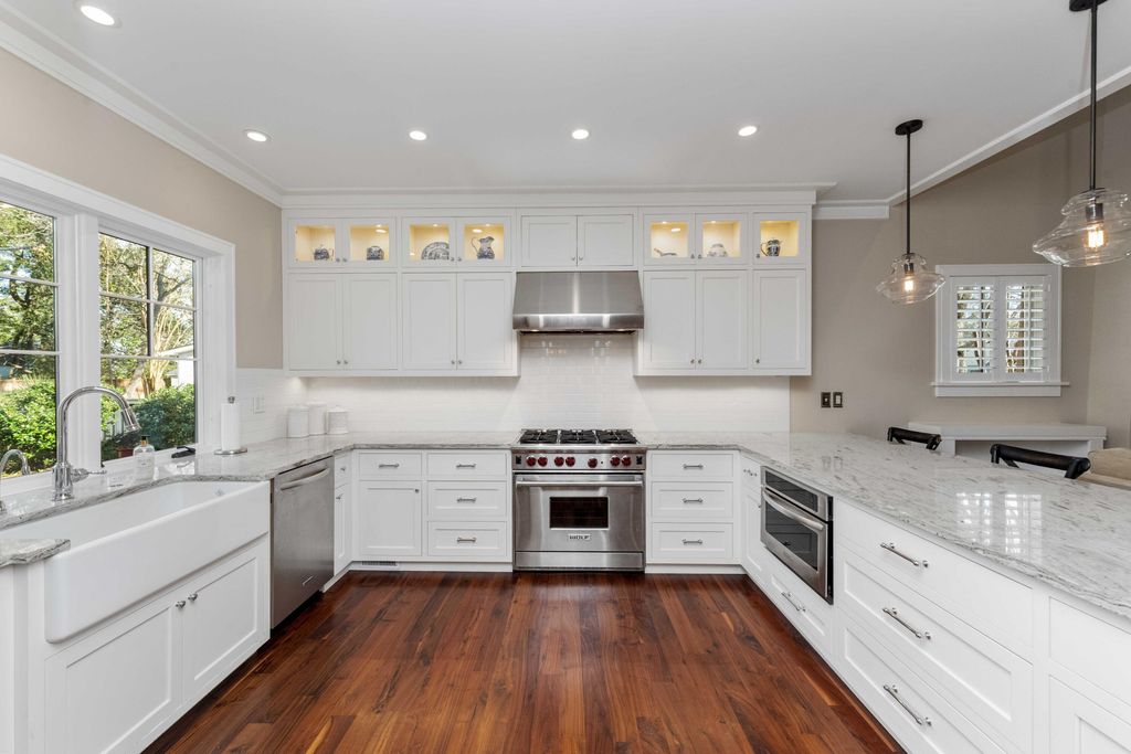 Image 16 of property listing at 6 Rosedale Drive, Charleston, SC 29407