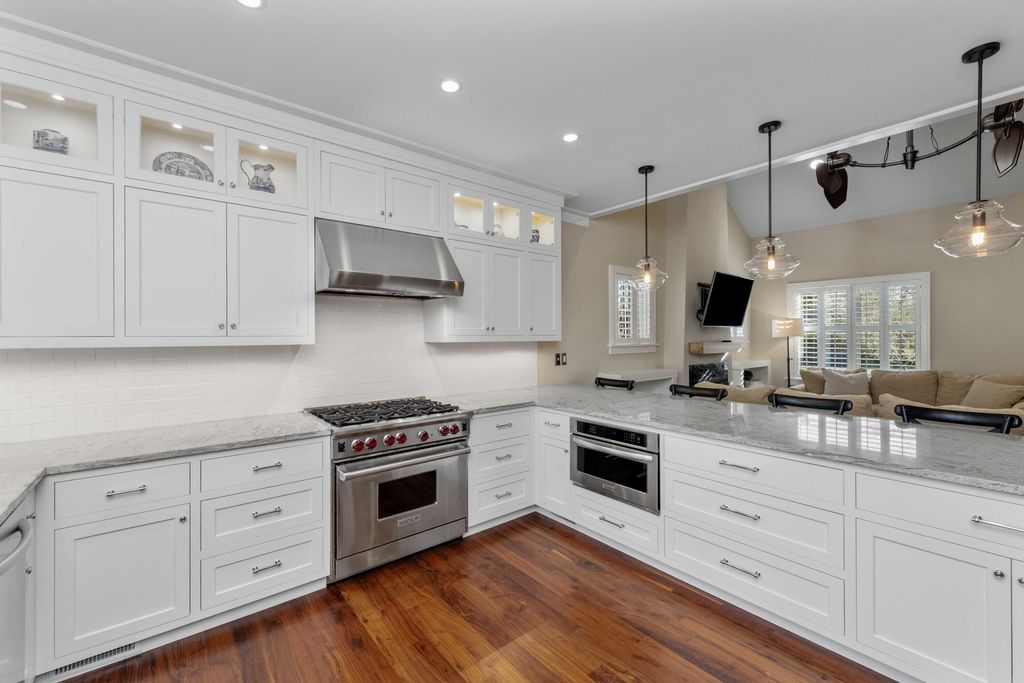 Image 17 of property listing at 6 Rosedale Drive, Charleston, SC 29407