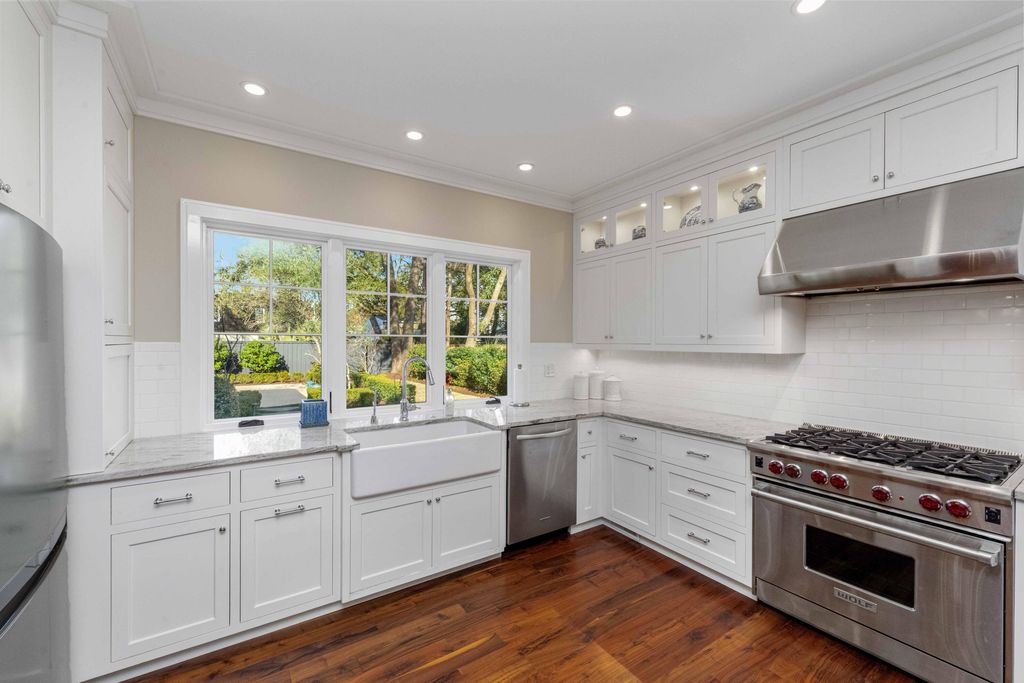 Image 19 of property listing at 6 Rosedale Drive, Charleston, SC 29407