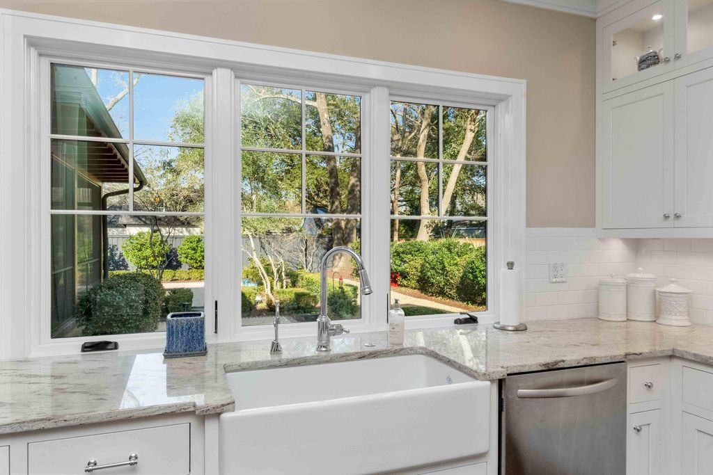 Image 20 of property listing at 6 Rosedale Drive, Charleston, SC 29407