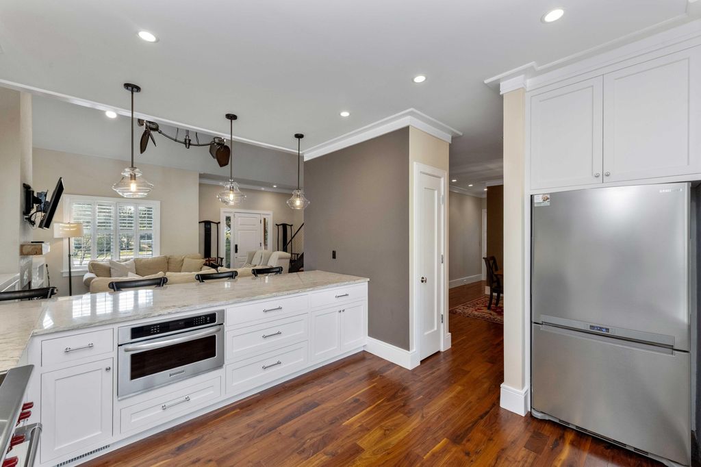 Image 21 of property listing at 6 Rosedale Drive, Charleston, SC 29407