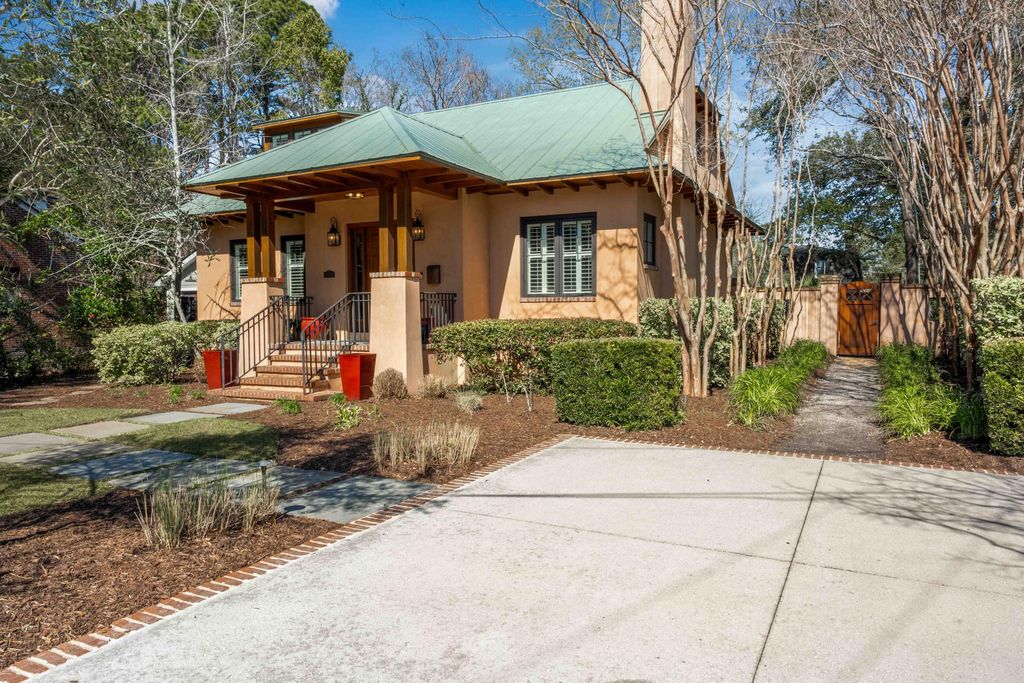 Image 6 of property listing at 6 Rosedale Drive, Charleston, SC 29407