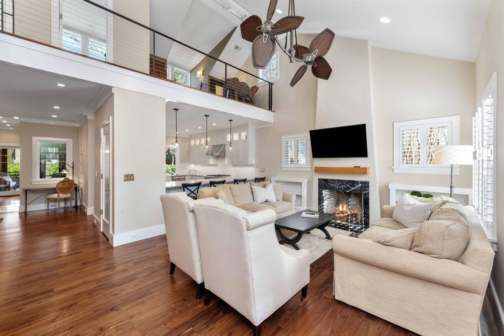 Image 8 of property listing at 6 Rosedale Drive, Charleston, SC 29407