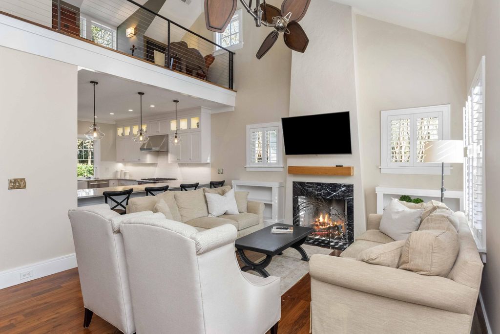 Image 9 of property listing at 6 Rosedale Drive, Charleston, SC 29407