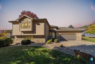 2813 S Cinnabar Cir Circle, Sioux Falls, SD 57103