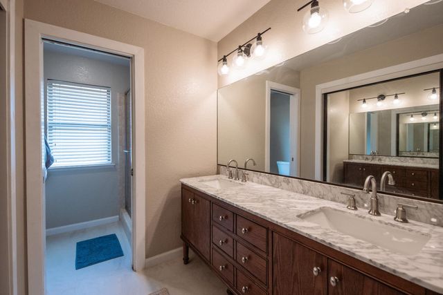 18566 Milford Dr, Lockeford, CA 95237