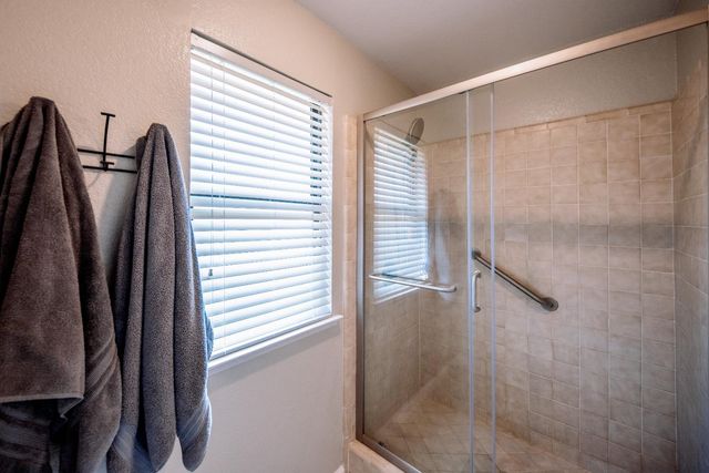 18566 Milford Dr, Lockeford, CA 95237