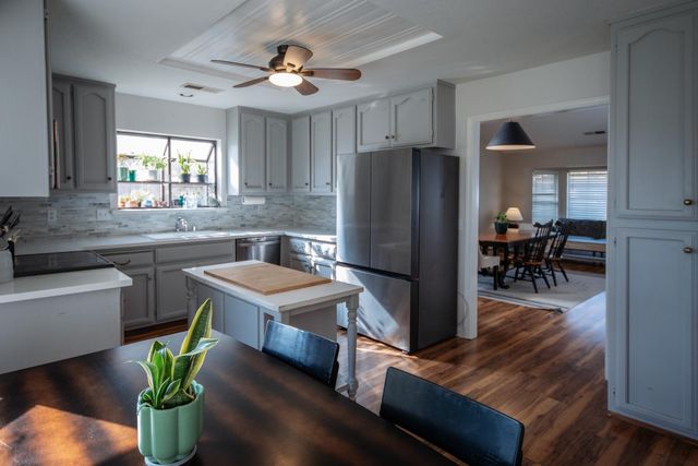 18566 Milford Dr, Lockeford, CA 95237