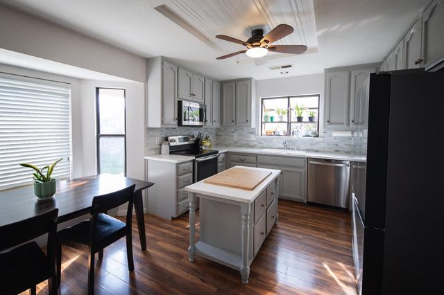 18566 Milford Dr, Lockeford, CA 95237