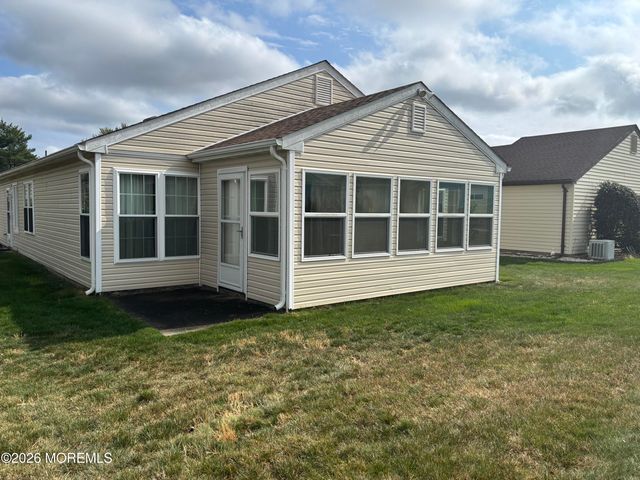 10 Saint Paul Place, Manchester, NJ 08759