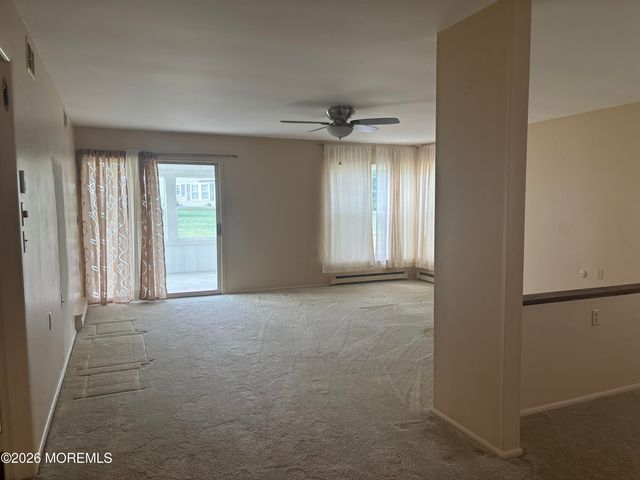 10 Saint Paul Place, Manchester, NJ 08759