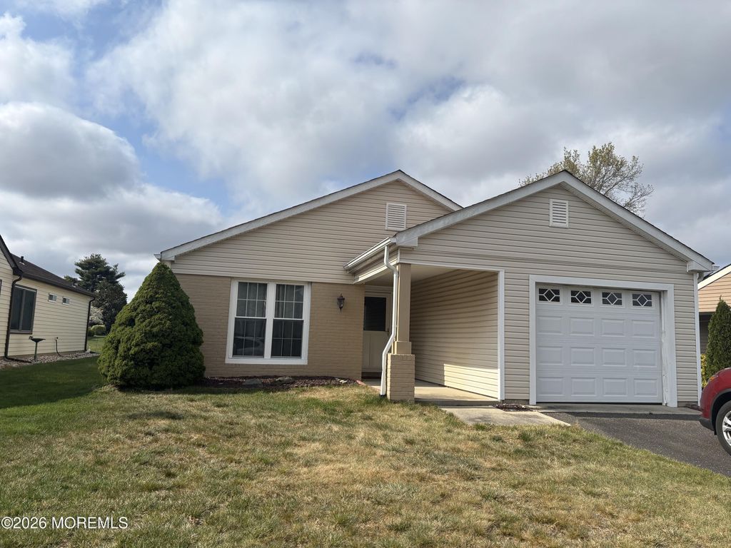 10 Saint Paul Place, Manchester, NJ 08759