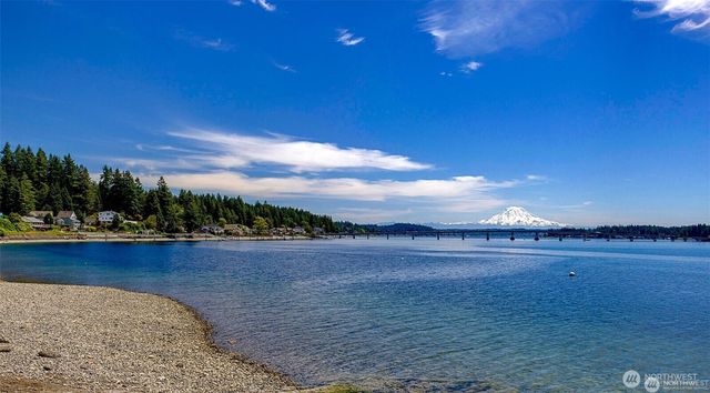 8806 Warren Drive NW, Gig Harbor, WA 98335