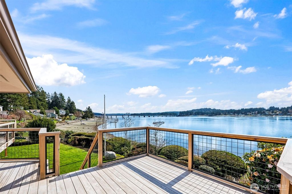 8806 Warren Drive NW, Gig Harbor, WA 98335