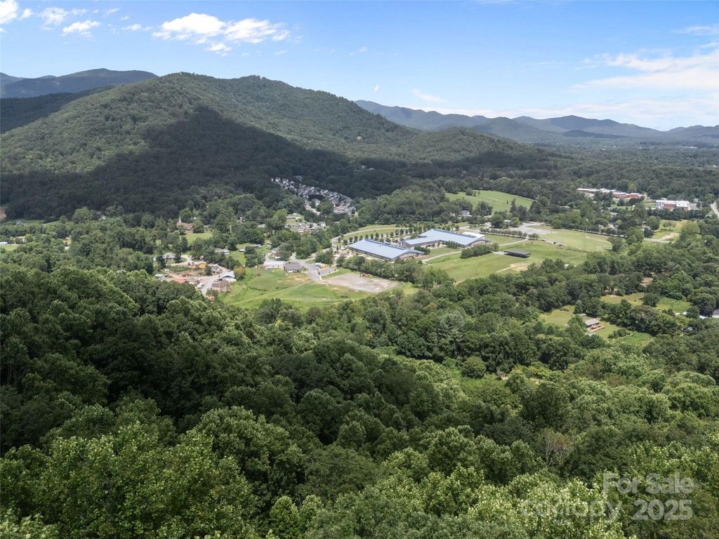 127 Franklin Road, Swannanoa, NC 28778