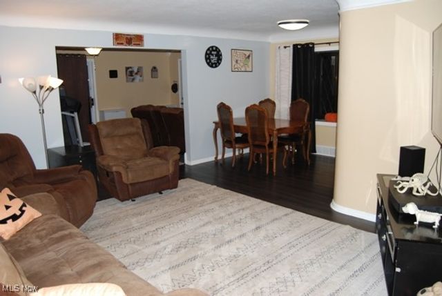 4567 Canterbury Road, North Olmsted, OH 44070