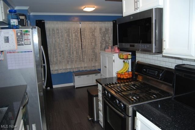 4567 Canterbury Road, North Olmsted, OH 44070