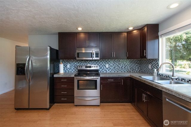 221 McComb Lane, Sequim, WA 98382
