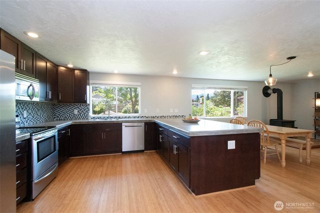 221 McComb Lane, Sequim, WA 98382