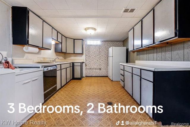 8160 Woodbine Street, Dearborn Heights, MI 48127