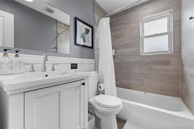 960 Clyde Road, North Baldwin, NY 11510