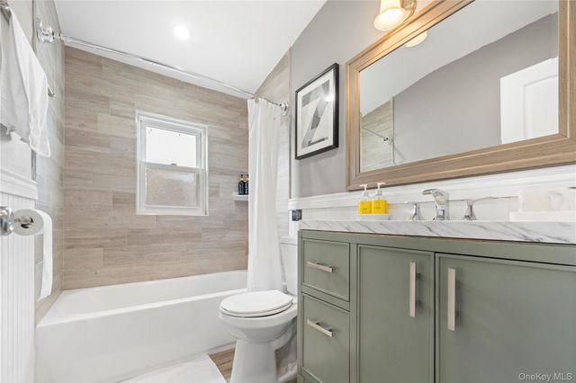 960 Clyde Road, North Baldwin, NY 11510