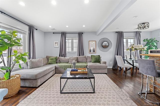 960 Clyde Road, North Baldwin, NY 11510