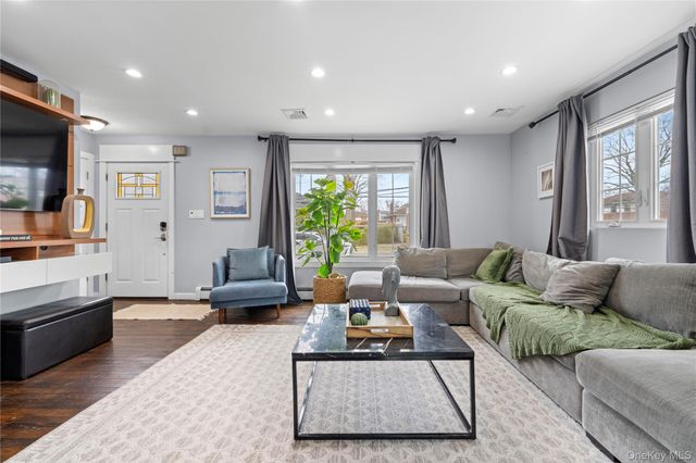 960 Clyde Road, North Baldwin, NY 11510